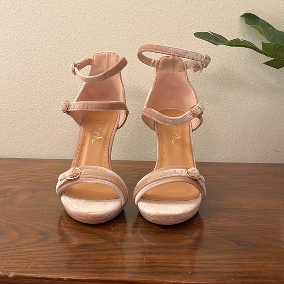 NEW Pink Velvet Heels - Picture 2 of 10